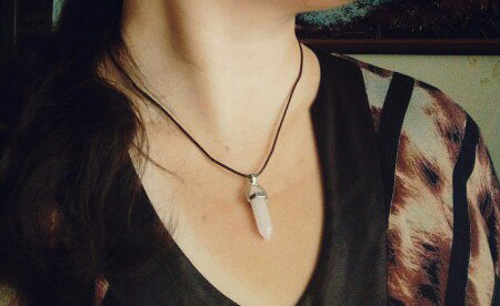 Collier OBÉLISQUE - Bijou six faces en pierre semi-précieuse