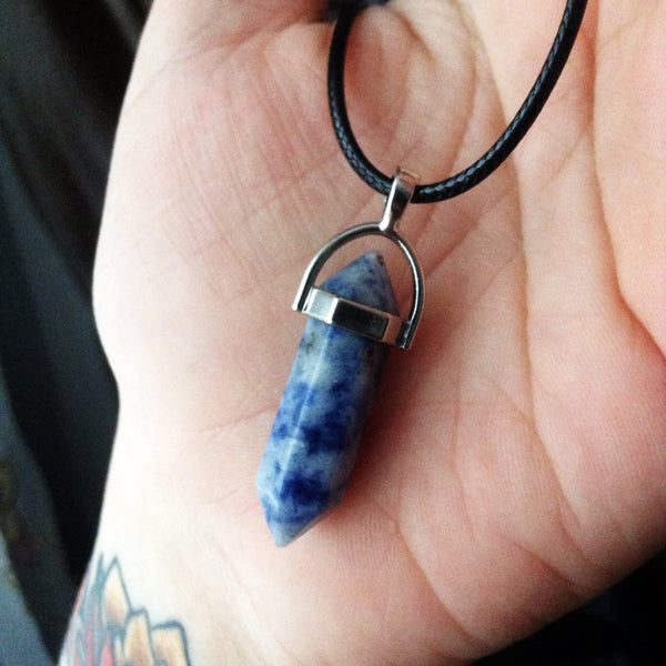 Collier OBÉLISQUE - Bijou six faces en pierre semi-précieuse