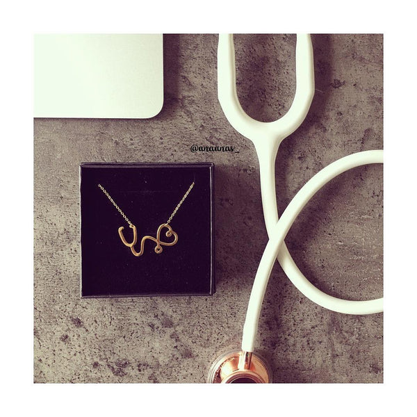 Collier pour aide soignante une idée cadeau