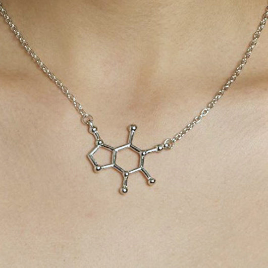 Pendentif en forme de molécule de caféine